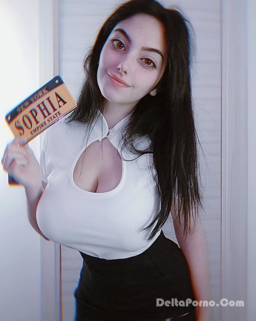 Sofia Mina Delle Cave - shiftymine.